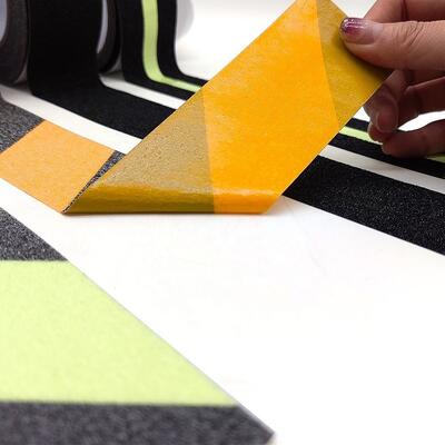 工業階段歩道保護ソリューション 滑りきれない床テープ 強い牽引表面